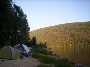 800px-Camping_by_Barriere_Lake,_British_Columbia_-_20040801