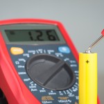 Measuring battery voltage with multimeter