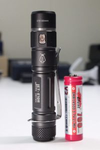 Jetbeam E10R with lithium battery